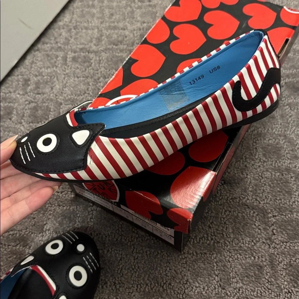 T.U.K Red and White Cat Face Shoes - Picture 4 of 7